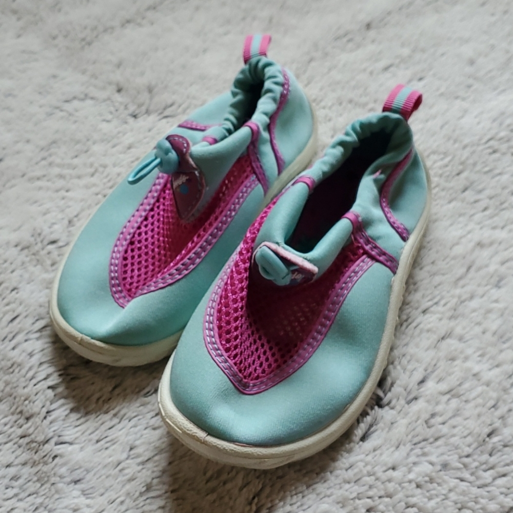Girls Speedo water shoes sandals size large 9/10